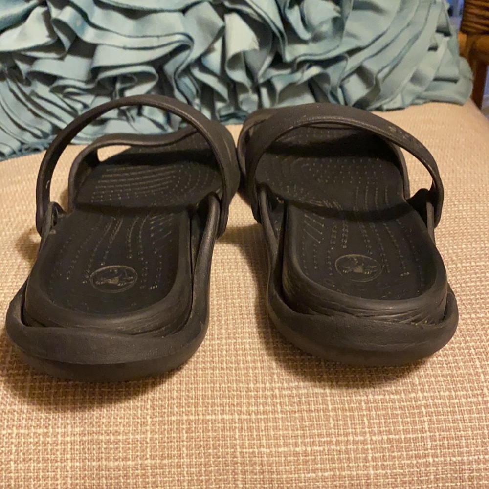 🌻CROCS black strap sandal.  Size 10. (F013).